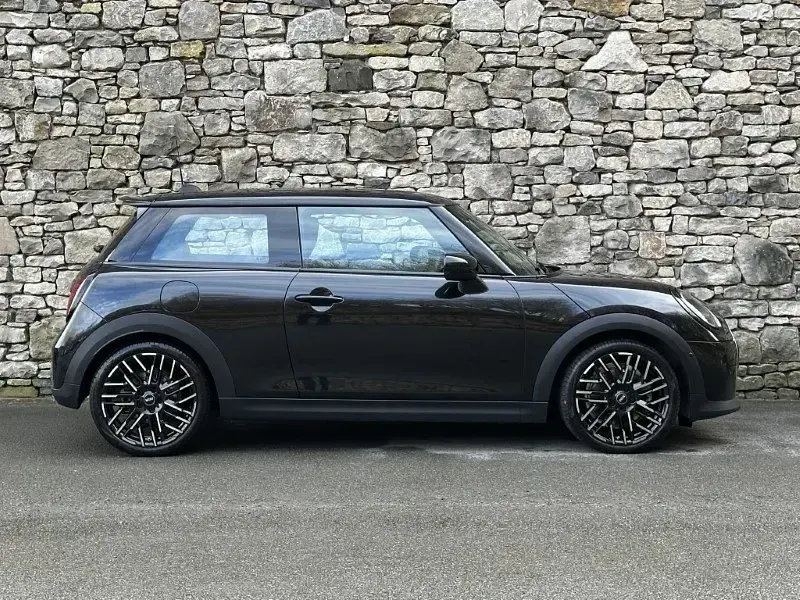 Używany Mini Cooper S Hatch 201 KM (147 kW) 2024 Czarny Hatchback