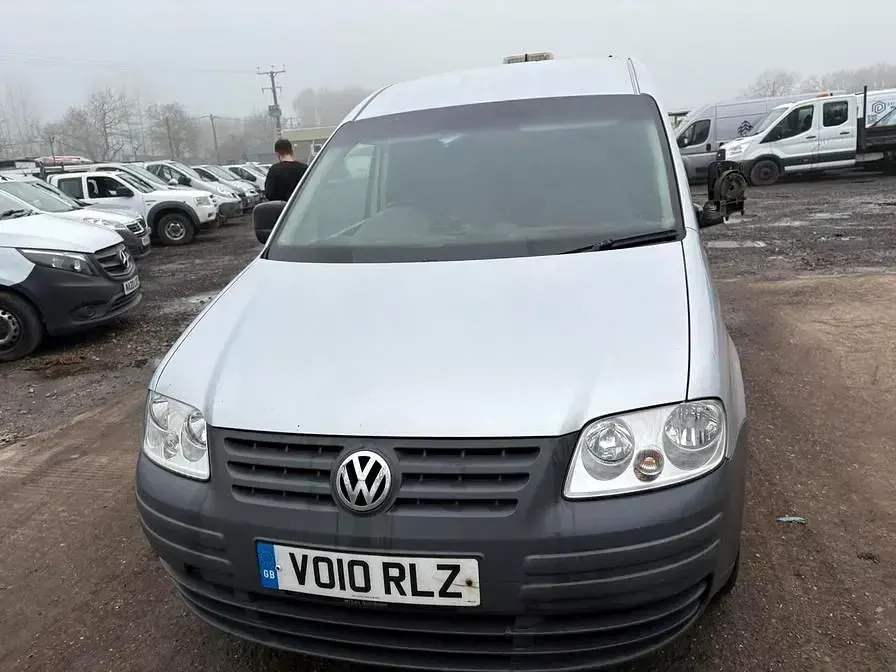 Usado VW Caddy 104 HP (76 kW) 2010 Prateado Monovolume