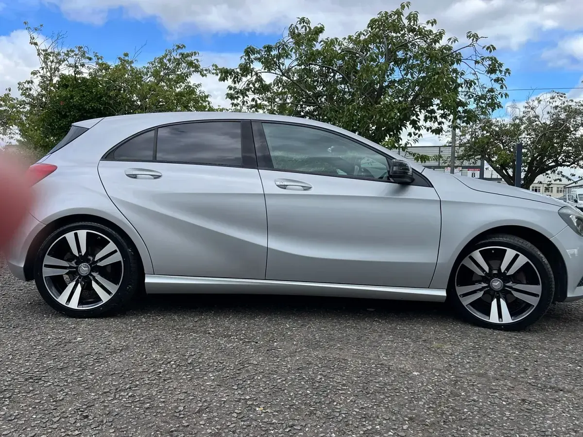 Used Mercedes A180 120 HP (88 kW) 2014 Silver Hatchback