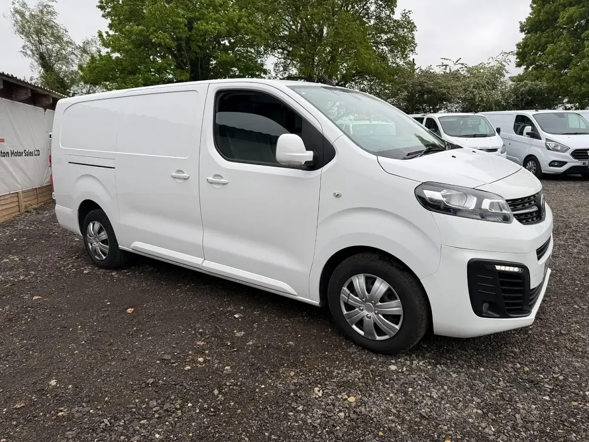 Used Vauxhall Vivaro Sportive 100 HP (73 kW) 2020 White MPV