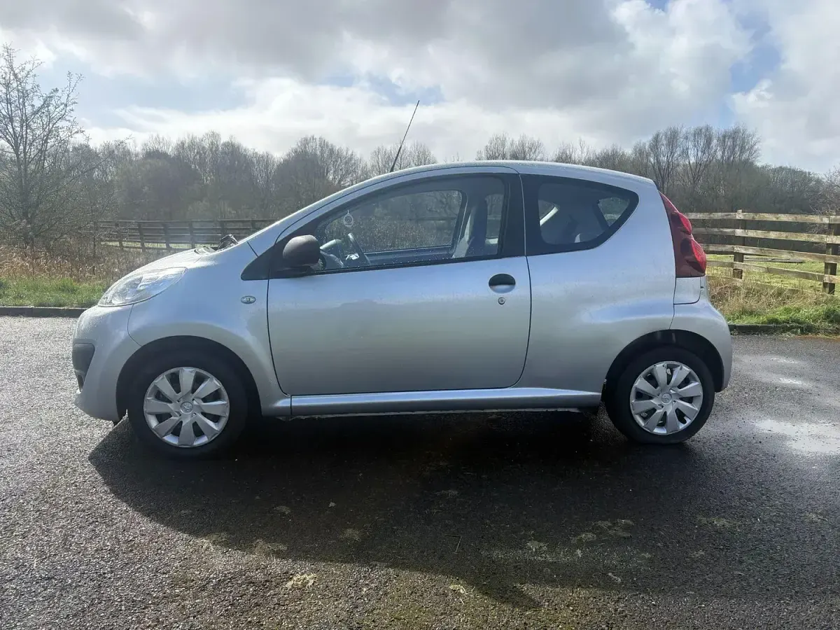 Used Peugeot 107 Access 68 HP (50 kW) 2012 Silver Hatchback
