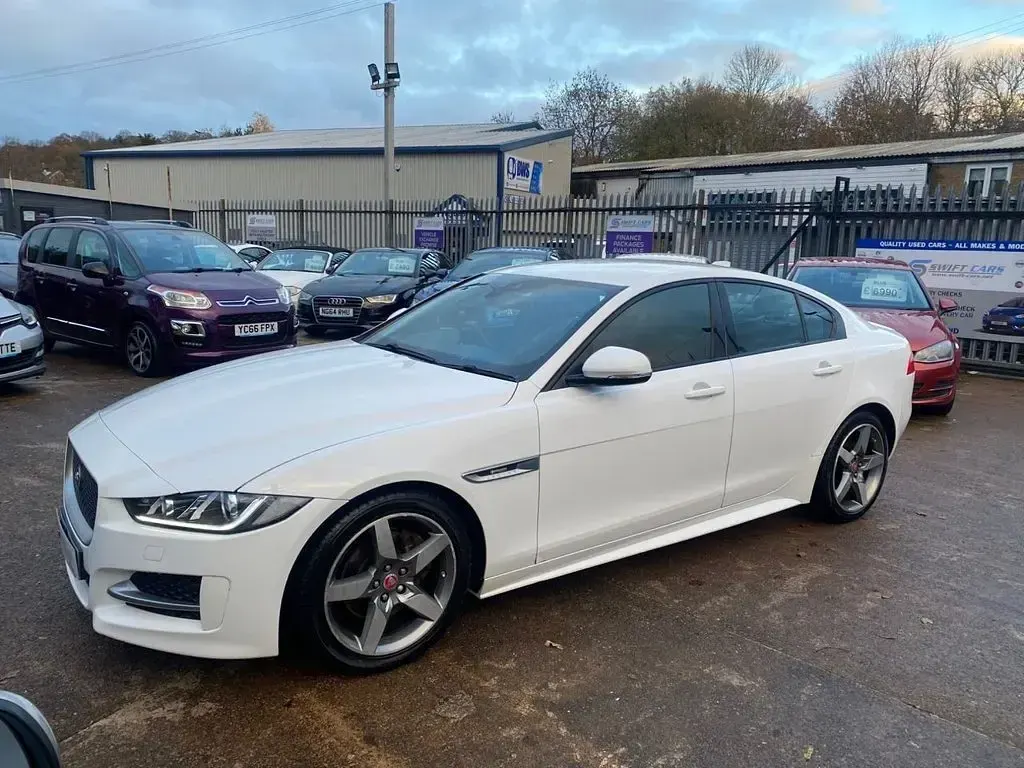 Used Jaguar XE R-Sport 180 HP (132 kW) 2017 White Sedan