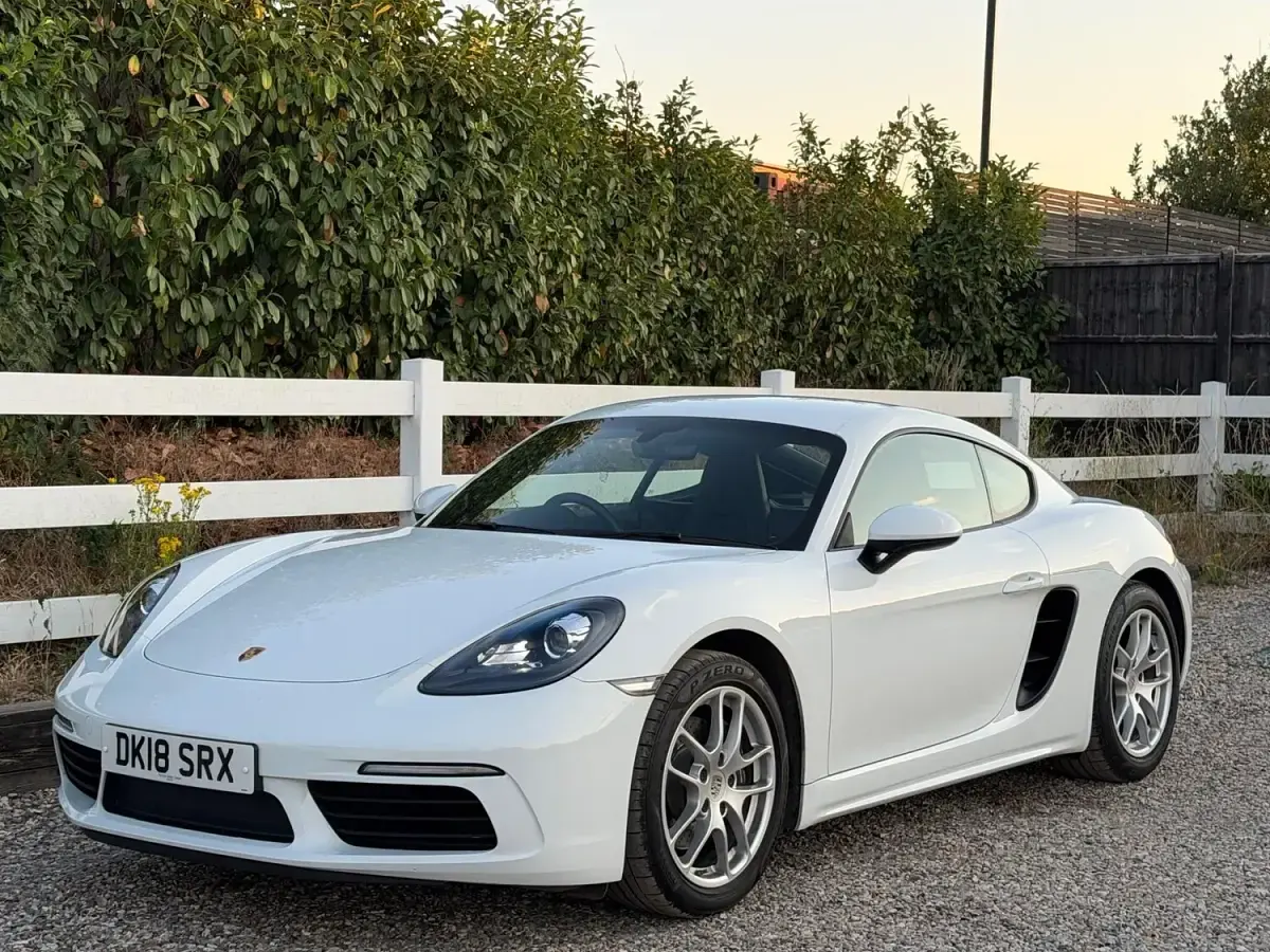 Used Porsche Cayman 300 HP (220 kW) 2018 White Coupe