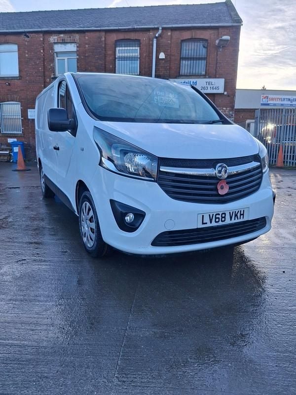White Used 2018 Vauxhall Vivaro Sportive MPV | £5,799 (A bit pricey) - Image 1/4