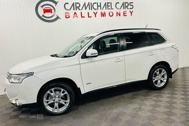 White Used 2014 Mitsubishi Outlander SUV | £5,990 (Good price) - Image 1/1