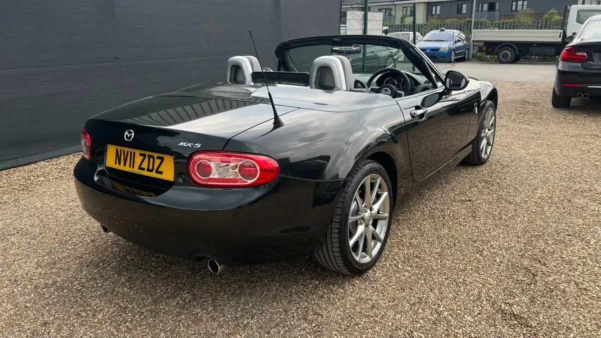 Usado Mazda MX5 161 HP (118 kW) 2011 Preto Cabrios