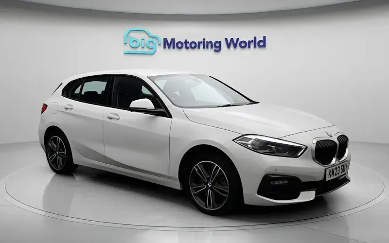 Used BMW 118 Sport Line 136 HP (100 kW) 2023 White Hatchback