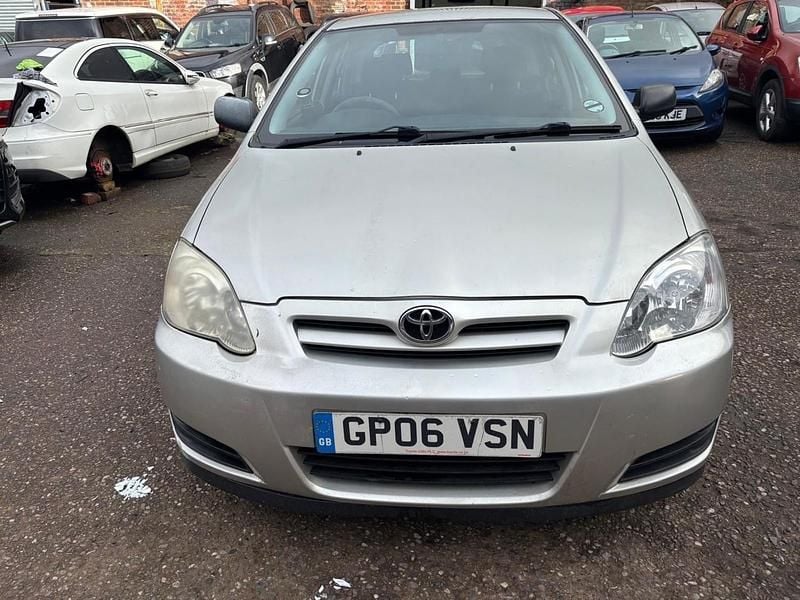 Used Toyota Corolla T2 97 HP (71 kW) 2006 Silver Hatchback