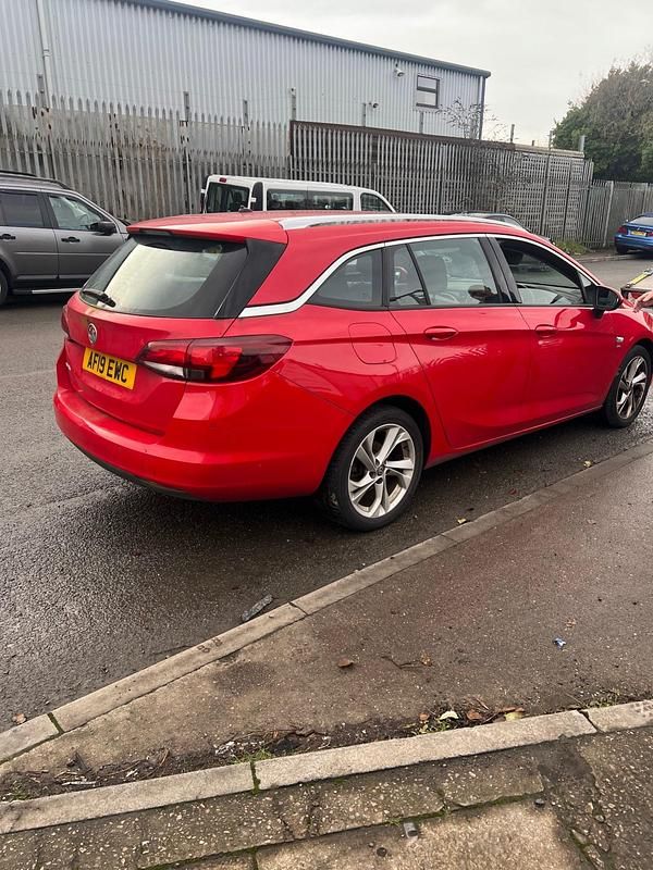 Used Vauxhall Astra SRi 150 HP (110 kW) 2019 Red Estate