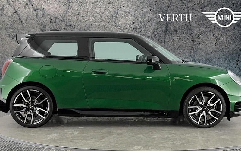 Used Mini Cooper Sport 135 kW (184 HP) 2025 Green Hatchback