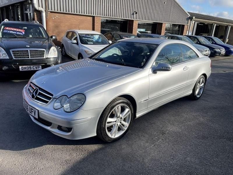 Usado Mercedes CLK220 Avantgarde 150 HP (110 kW) 2006 Prateado Coupé
