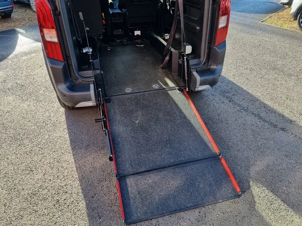 Gebraucht Peugeot Rifter Allure 100 PS (73 kW) 2019 Grau Van / Kleinbus
