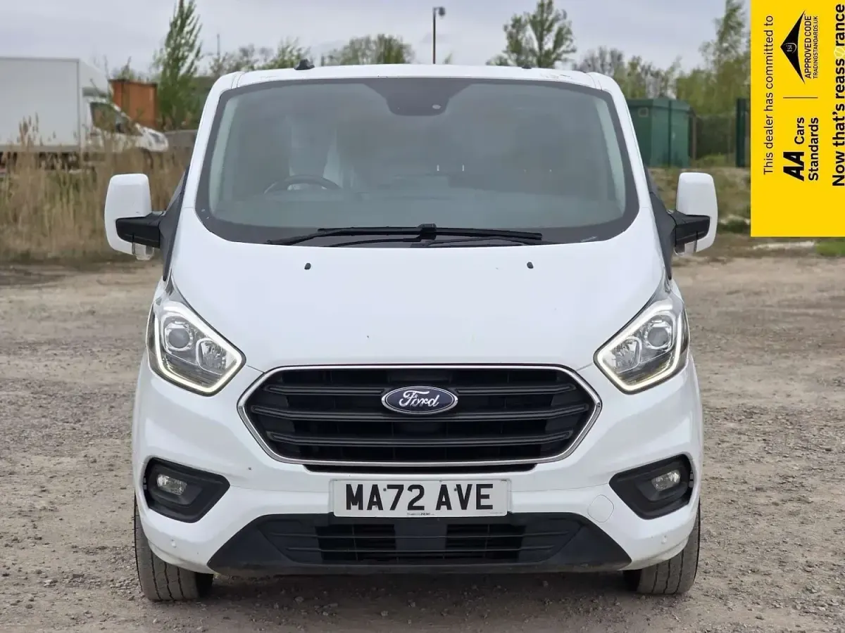 Used Ford Transit Custom Limited 130 HP (95 kW) 2022 White Van