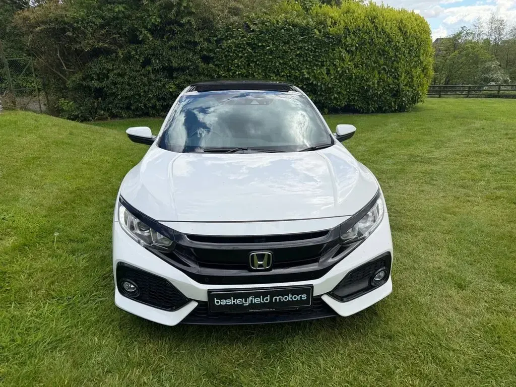 Used Honda Civic EX 129 HP (94 kW) 2017 White Hatchback