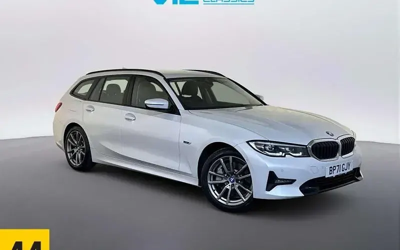 Used BMW 330e Sport Line 292 HP (214 kW) 2022 Estate