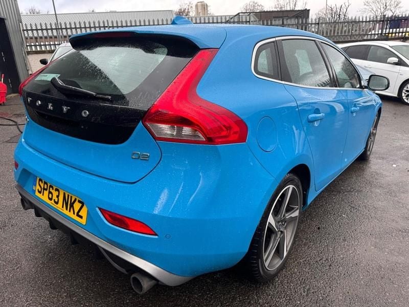 Used Volvo V40 R-Design 115 HP (84 kW) 2013 Blue Hatchback