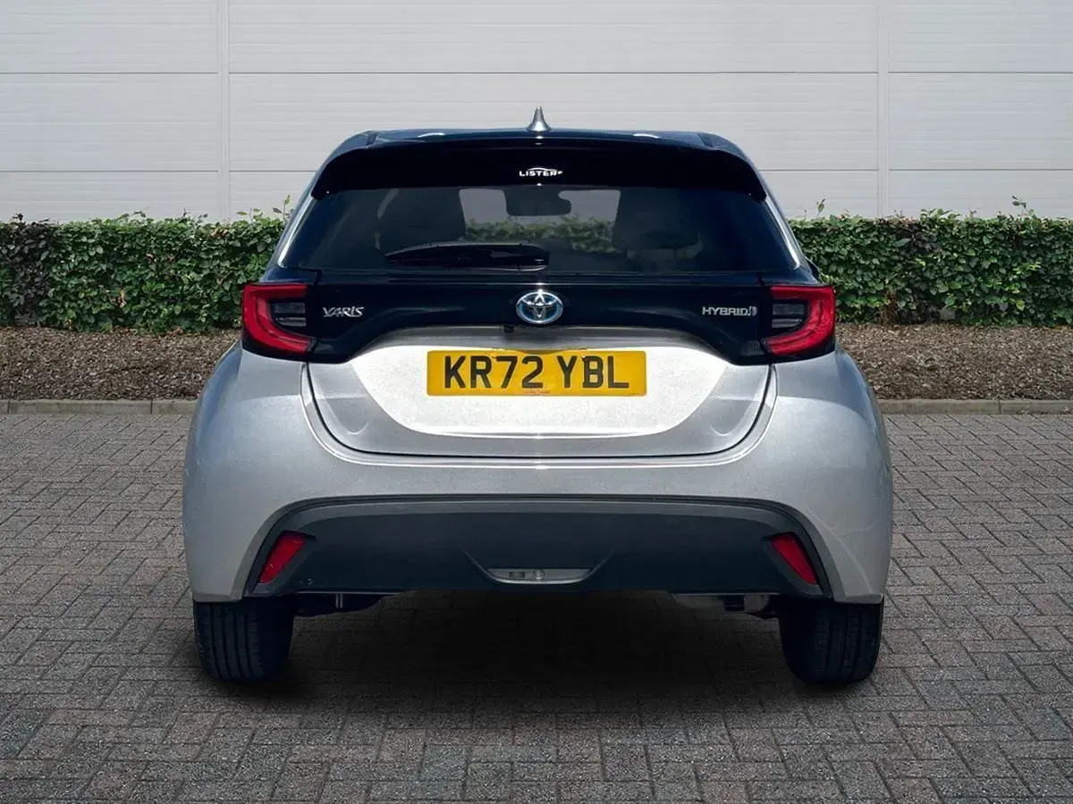 Used Toyota Yaris Design 116 HP (85 kW) 2023 Silver Hatchback