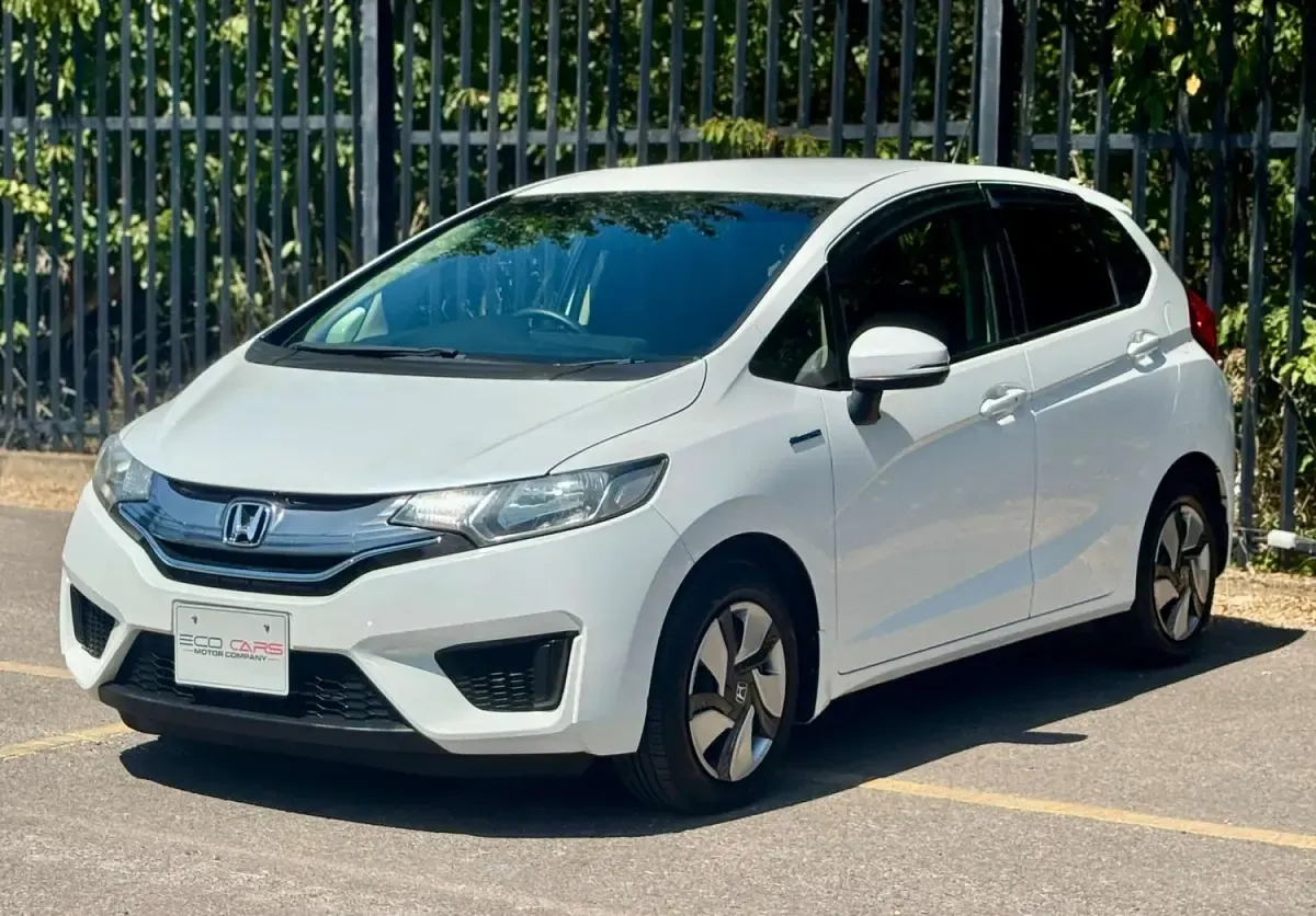 Used Honda Jazz SE 102 HP (75 kW) 2015 White Hatchback