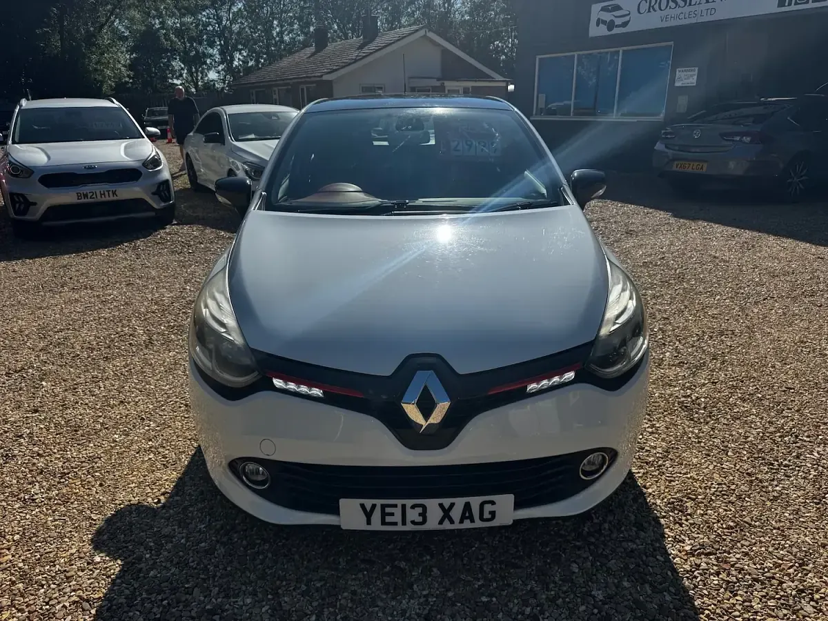 Used Renault Clio Dynamique 90 HP (66 kW) 2013 White Hatchback