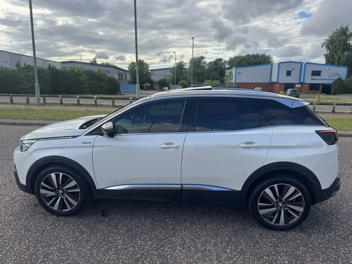 Used Peugeot 3008 GT-line 130 HP (95 kW) 2019 White SUV