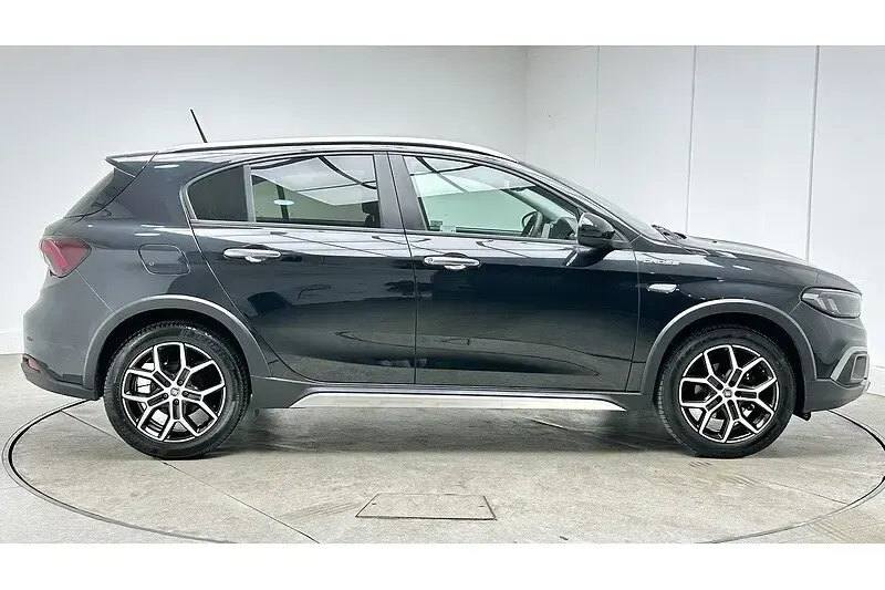 Used Fiat Tipo Cross 100 HP (73 kW) 2022 Black Hatchback
