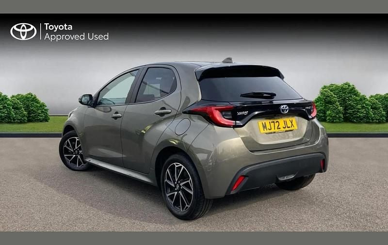 Used Toyota Yaris Hybrid Design 116 HP (85 kW) 2022 Titan bronze Hatchback