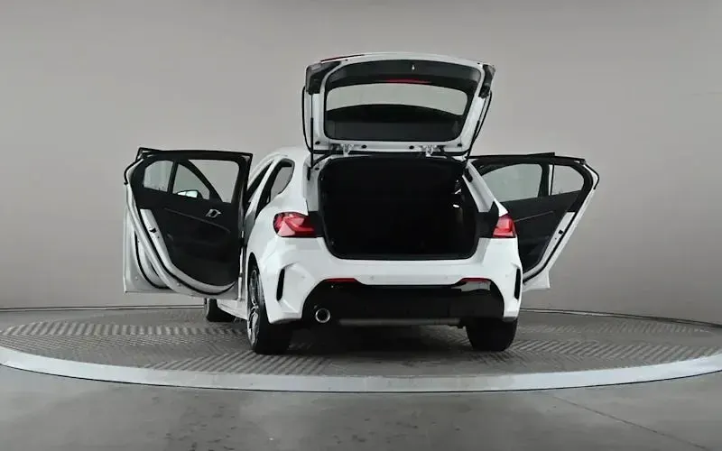 Used BMW 118 M Sport 136 HP (100 kW) 2022 White Hatchback