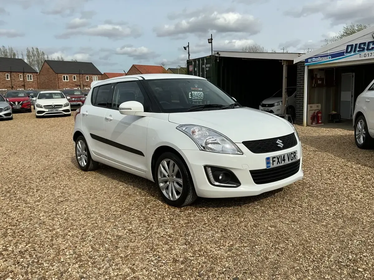 Used Suzuki Swift SZ4 94 HP (69 kW) 2014 White Hatchback