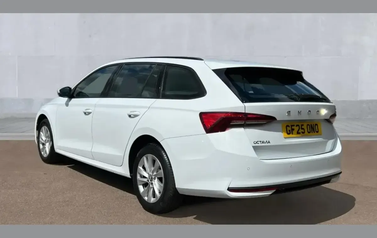 Used Skoda Octavia SE Technology 113 HP (83 kW) 2025 White Estate