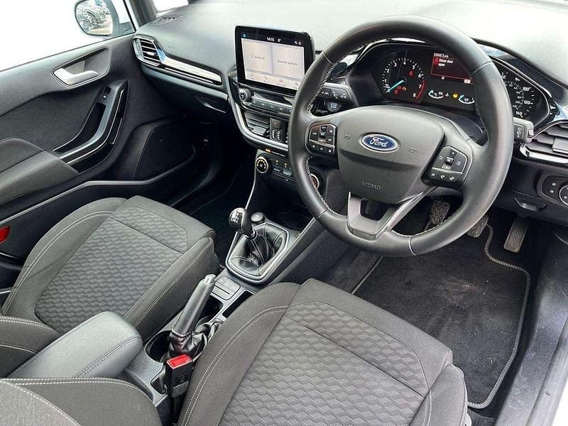 Used Ford Fiesta Titanium 100 HP (73 kW) 2023 White Hatchback