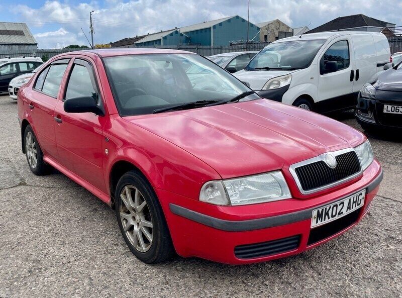 Red Used 2002 Skoda Octavia Classic Hatchback | £250 - Image 1/4