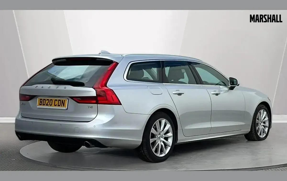 Usado Volvo V90 Momentum 190 HP (139 kW) 2020 Prateado Carrinha