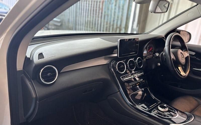 Used Mercedes GLC220 Urban 170 HP (125 kW) 2019 White SUV