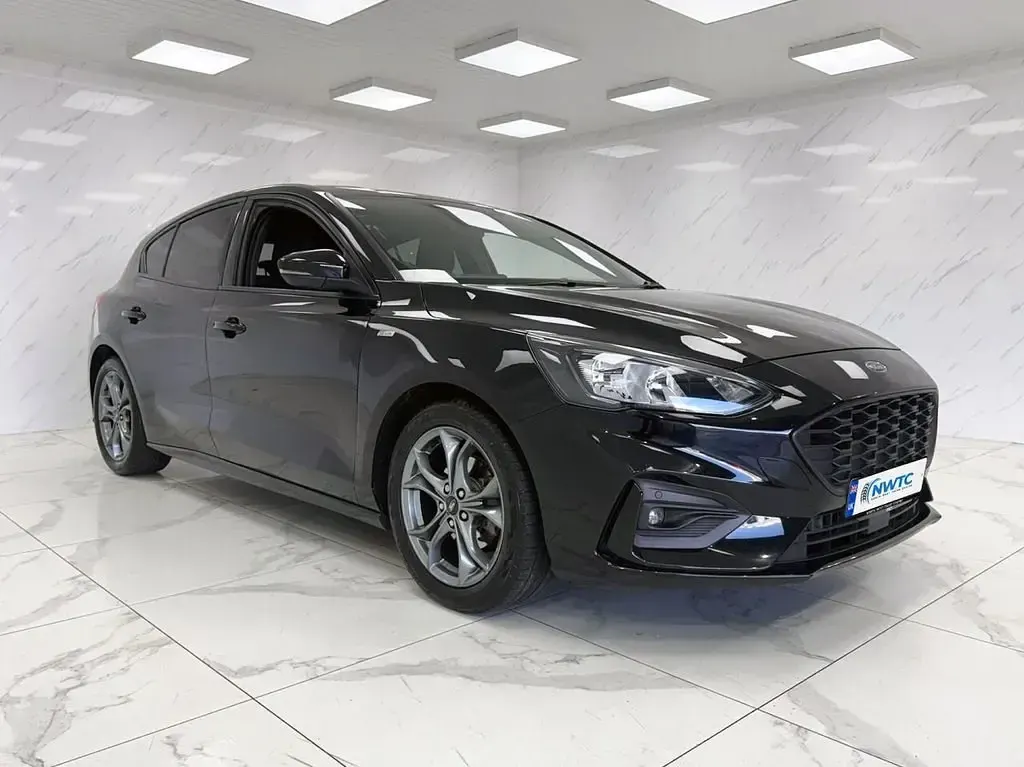 Używany Ford Focus ST-Line 125 KM (91 kW) 2019 Czarny Hatchback