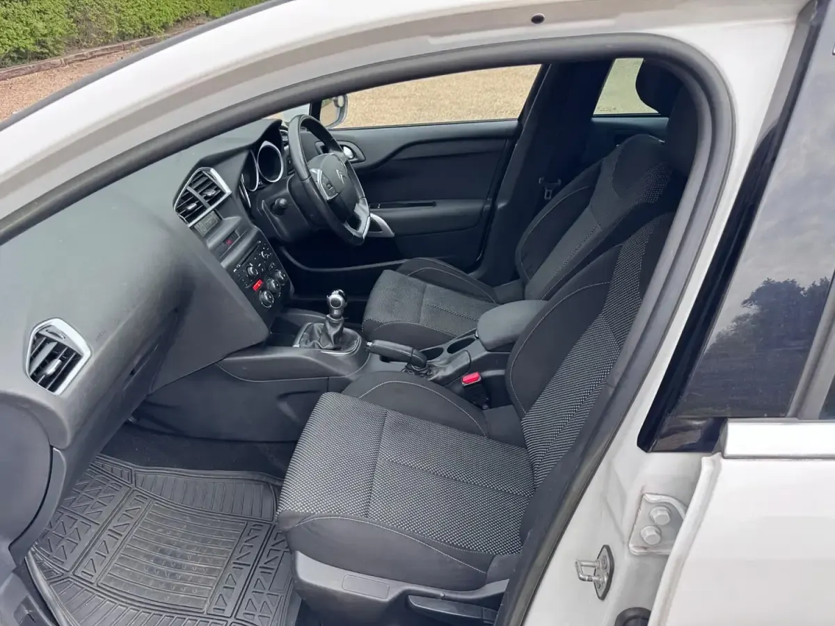 Used Citroën DS4 2014 White Hatchback