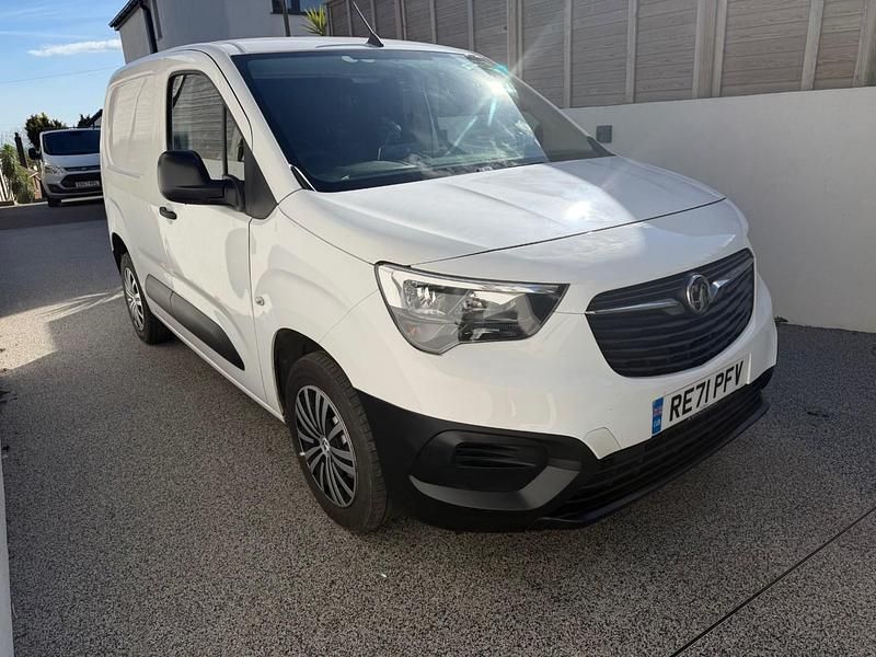 Used Vauxhall Combo 100 HP (73 kW) 2021 White MPV