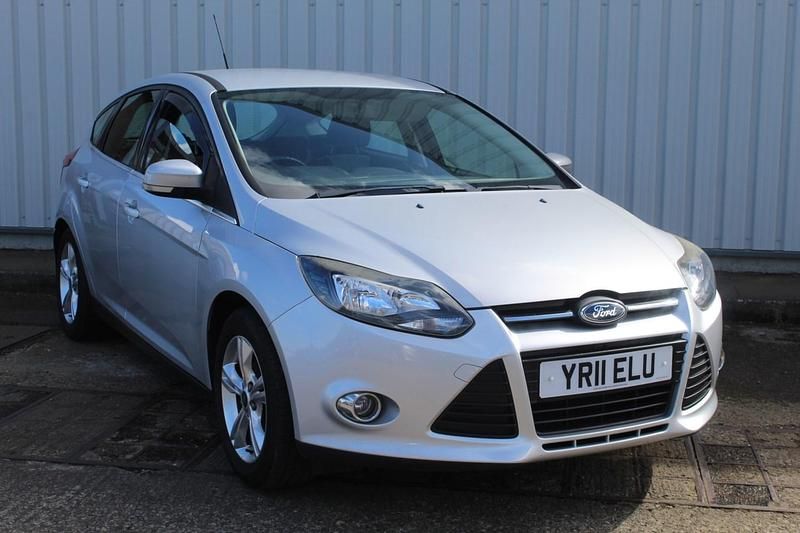 Używany Ford Focus Zetec 2011 Srebrny Hatchback