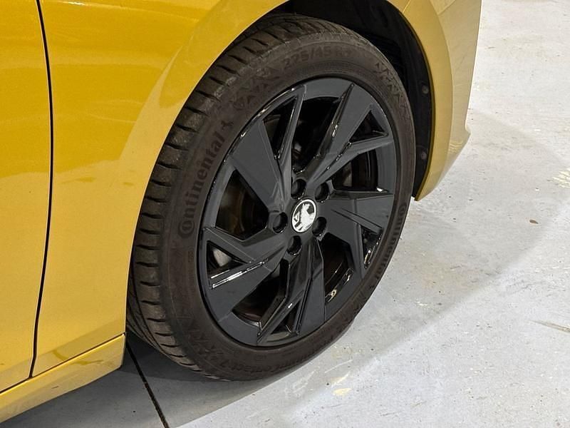 Used Vauxhall Astra GS Line 130 HP (95 kW) 2022 Yellow/black Hatchback