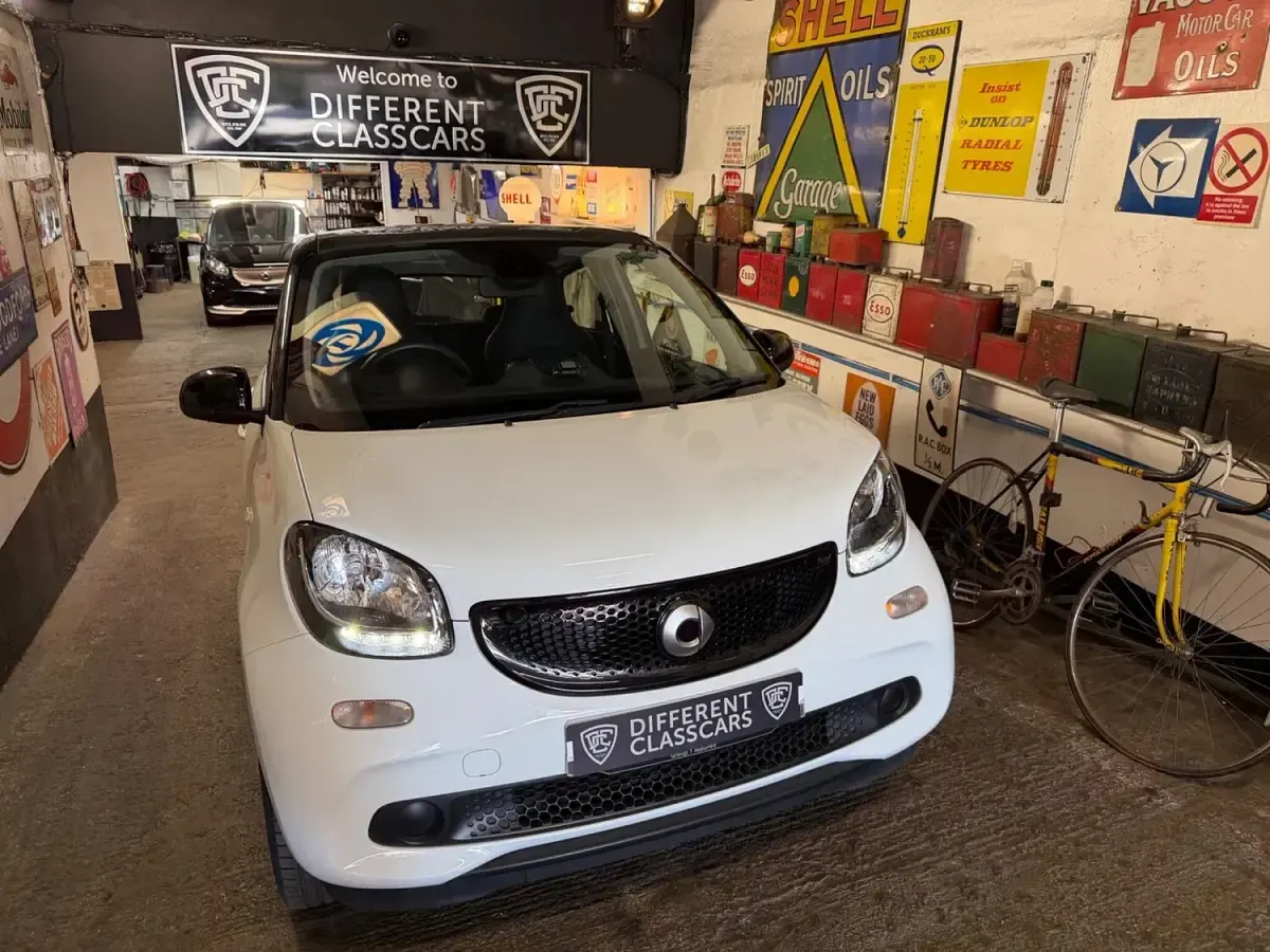 Used Smart ForFour Prime 71 HP (52 kW) 2019 Black Hatchback