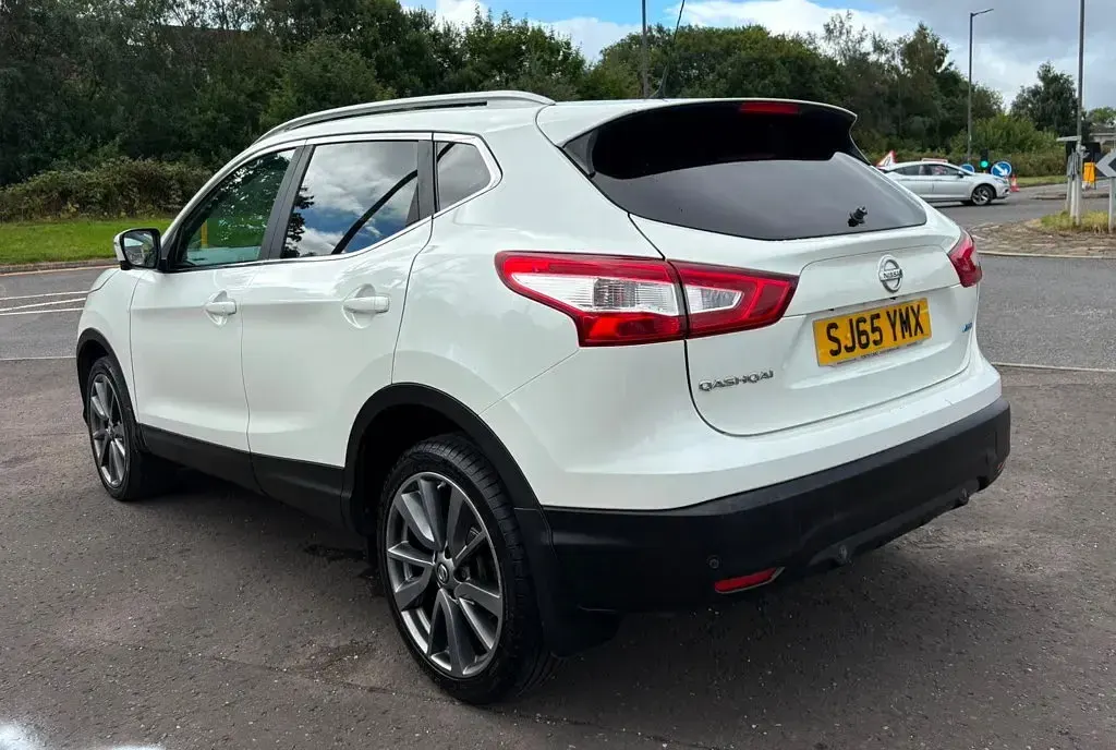 Used Nissan Qashqai S 110 HP (80 kW) 2015 White SUV