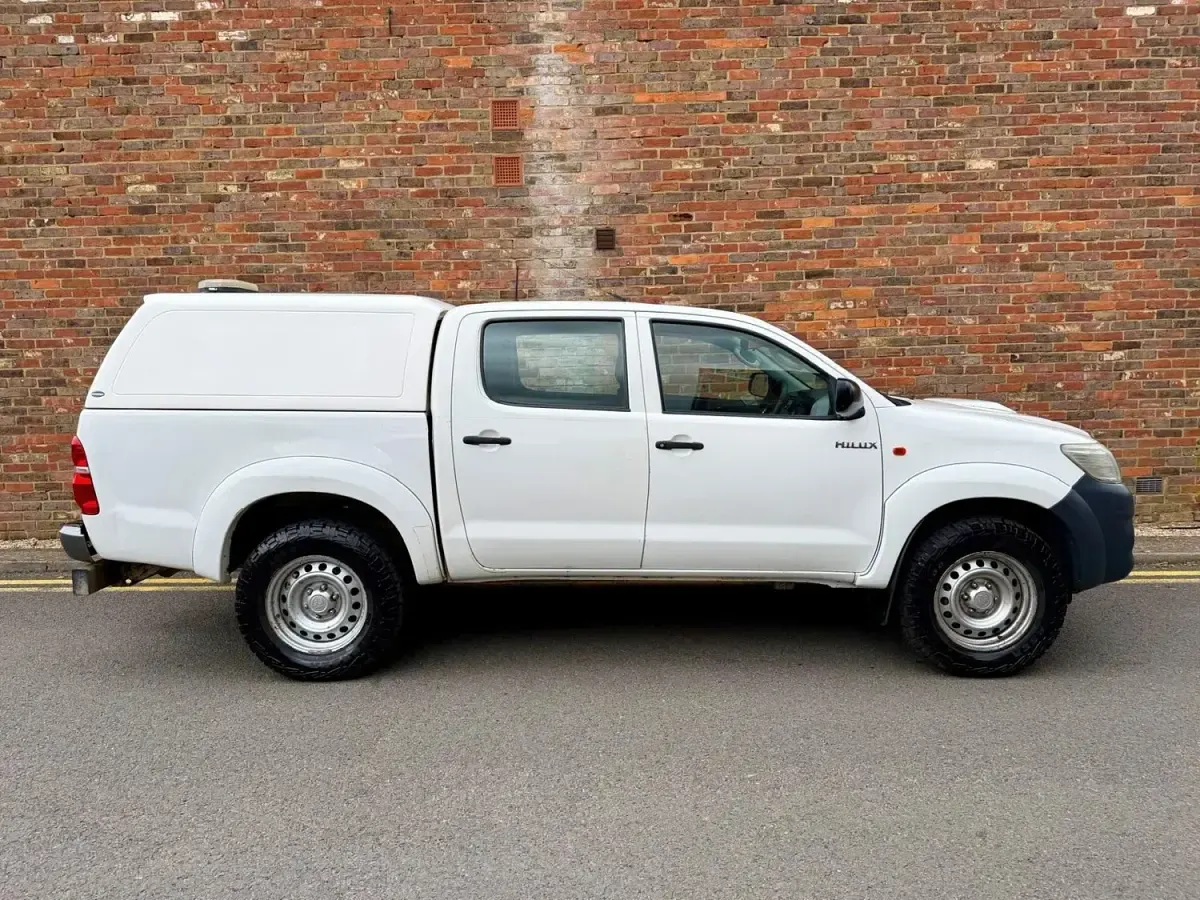 Używany Toyota HiLux Active 2016 Biały Pickup