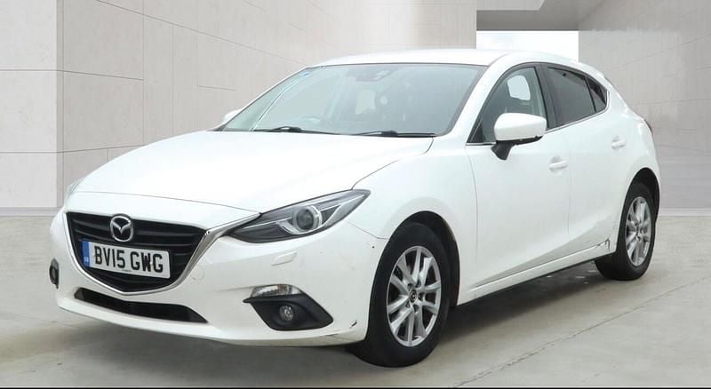 Used Mazda 3 165 HP (121 kW) 2015 White Hatchback