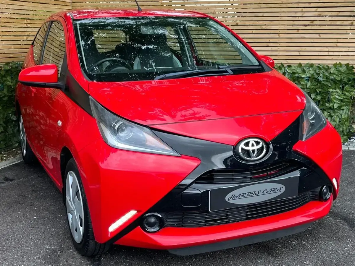 Used Toyota Aygo X-play 69 HP (50 kW) 2017 Red Hatchback