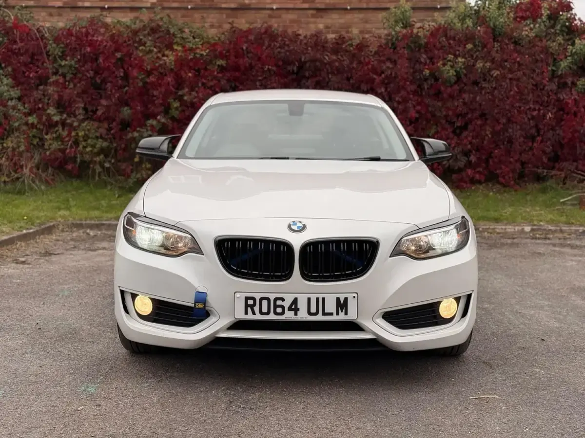 Begagnad BMW 218 Impressive 2014 Vit Sportkupé