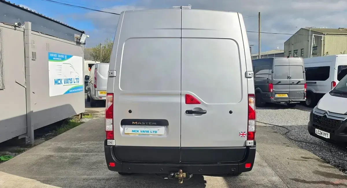 Used Renault Master Business 135 HP (99 kW) 2023 Grey MPV