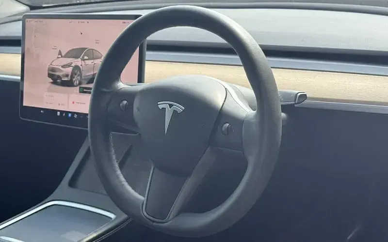 Used Tesla Model Y Long Range AWD 286 kW (389 HP) 2022 White SUV
