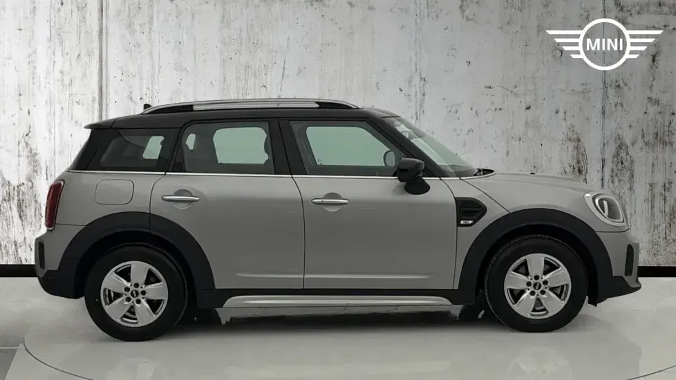 Używany Mini Cooper Countryman Classic 134 KM (98 kW) 2023 Srebrny SUV