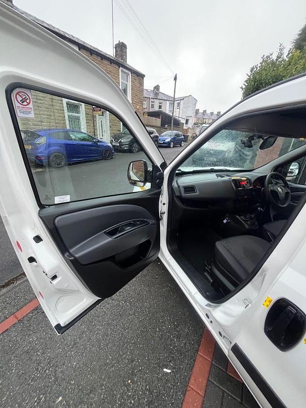 Used Fiat Doblò 95 HP (69 kW) 2018 White MPV