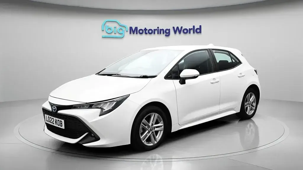 Begagnad Toyota Corolla 122 HK (89 kW) 2022 Vit Halvkombi