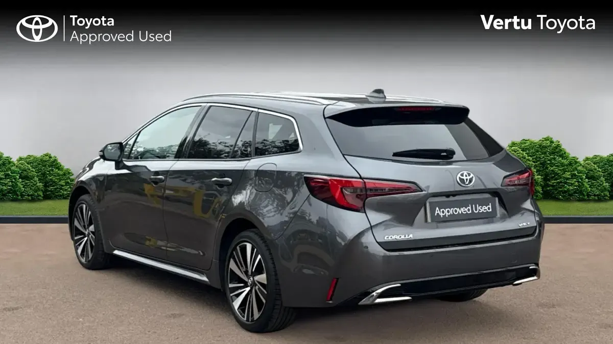 Used Toyota Corolla Design 140 HP (102 kW) 2025 Decuma grey (metallic paint) Estate